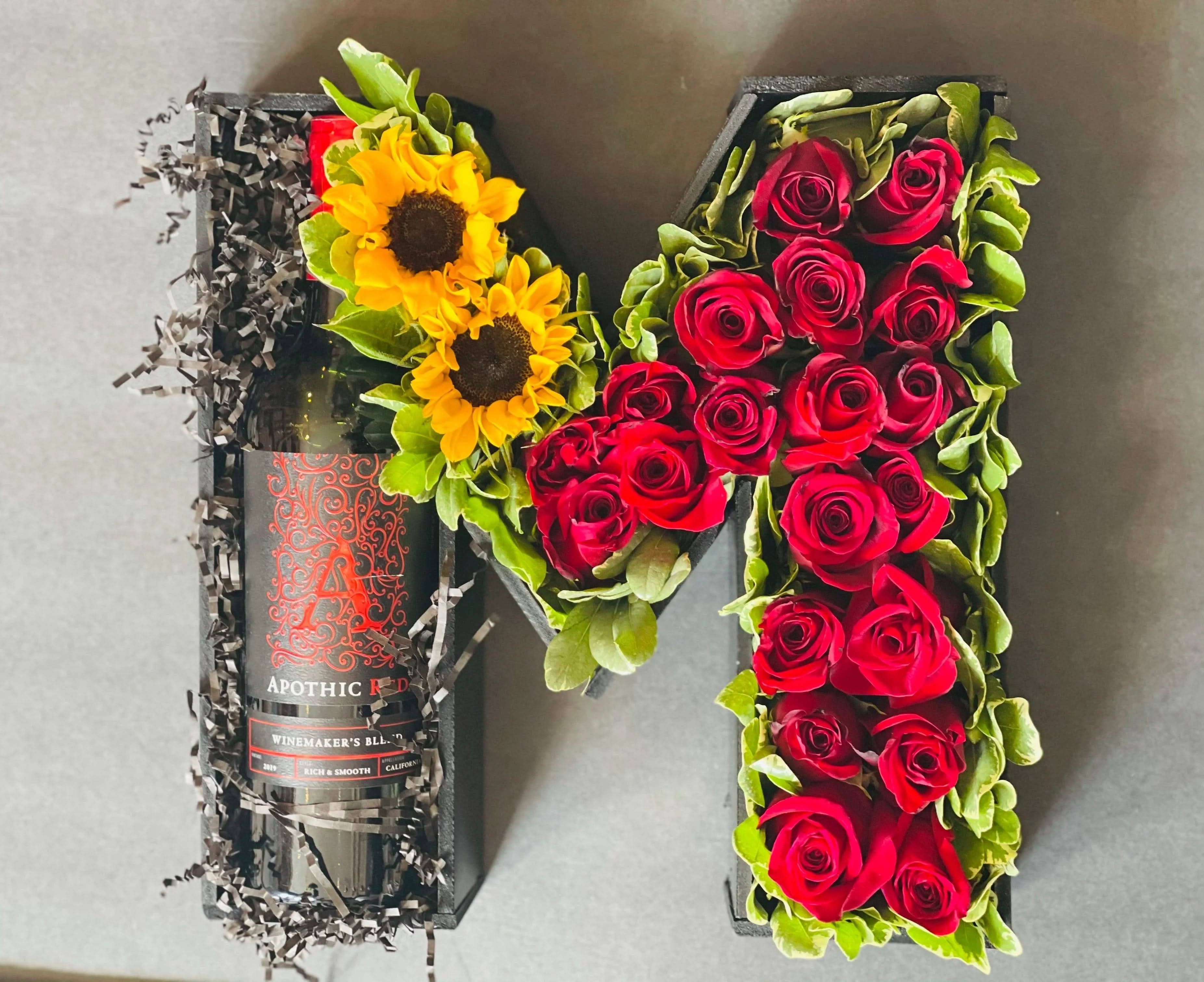 Arreglo Floral en Letras - FLOVERS Flower Shop